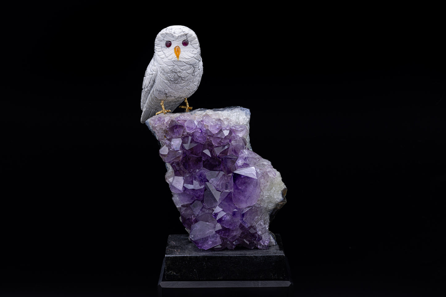 Howlite Owl with Amethyst Crystal Stand