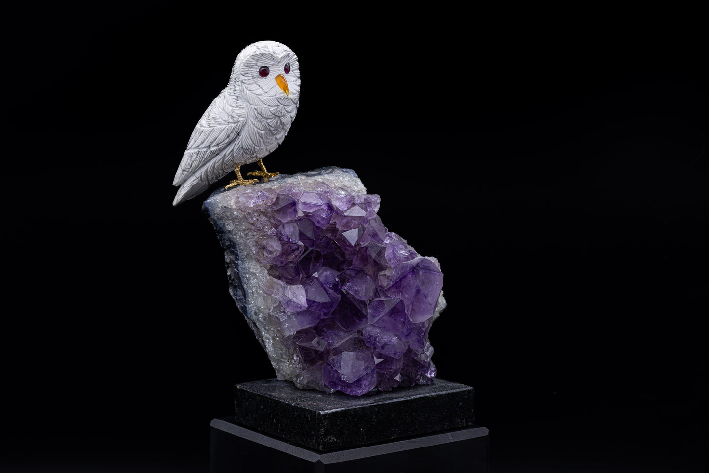 Howlite Owl with Amethyst Crystal Stand