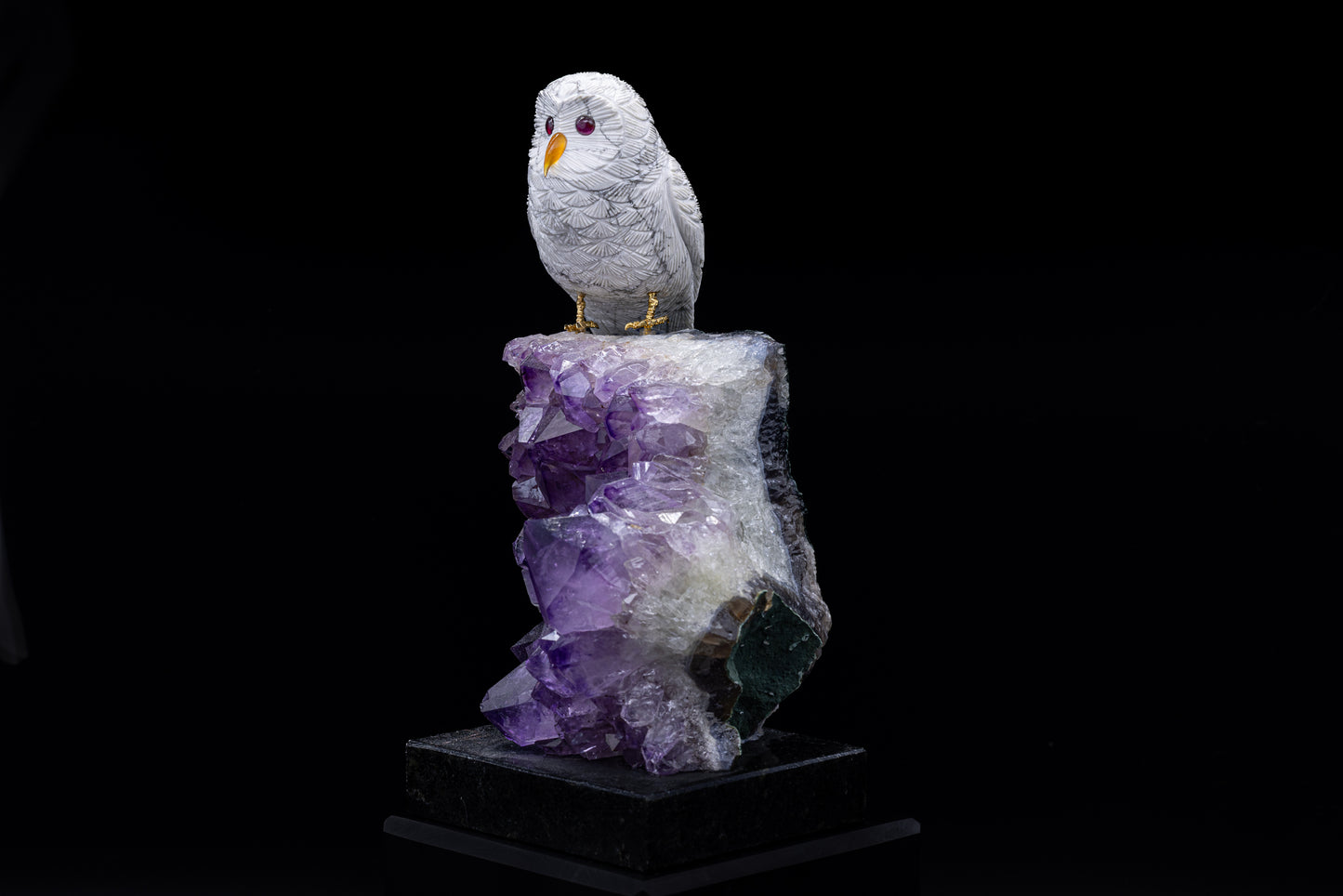 Howlite Owl with Amethyst Crystal Stand