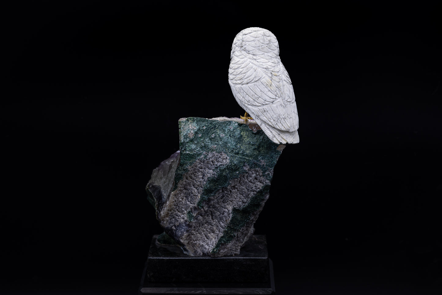 Howlite Owl with Amethyst Crystal Stand