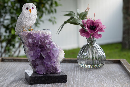 Howlite Owl with Amethyst Crystal Stand