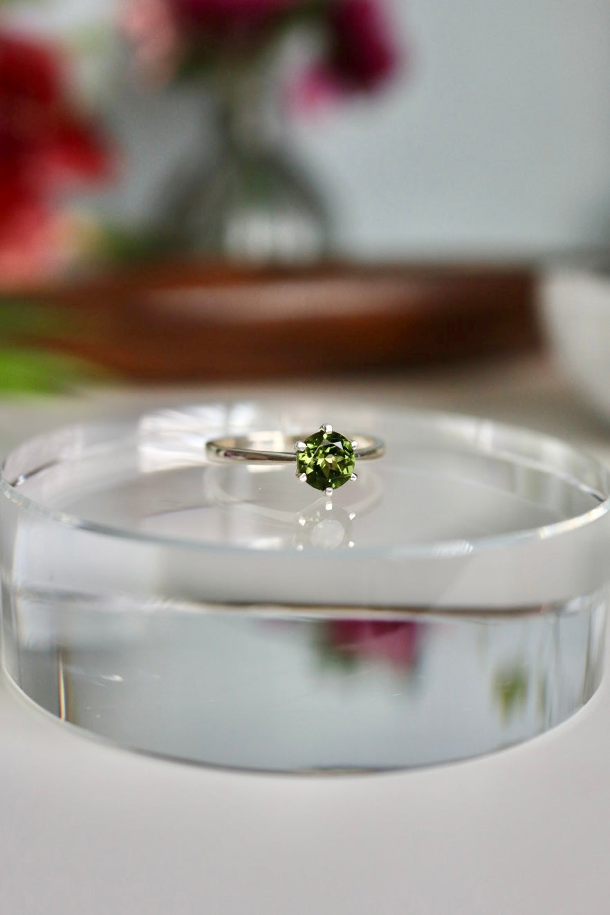 Chrome Diopside Ring, Round Cut